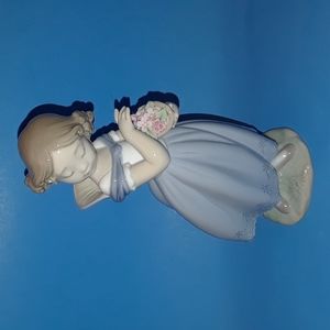 Hand Crafted Lladro Adorable Innocence Porcelain Figurine